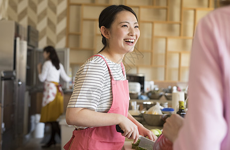 女孩盘手作女人做饭图片