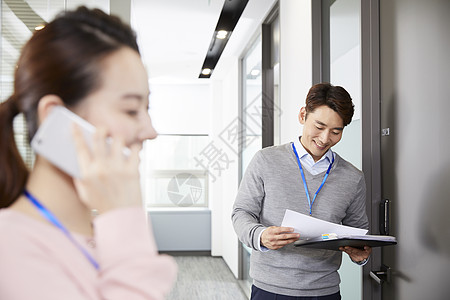 女职员打电话图片