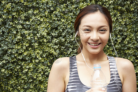 被质疑嘲讽阿什拉夫，于帕社媒回应：不要无事生非，祝他早日康复