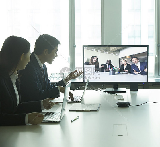 商界女职业业务团队全球商业视频会议图片