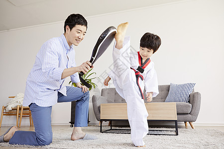 内维尔批评纽卡：球员态度有问题，他们让埃迪