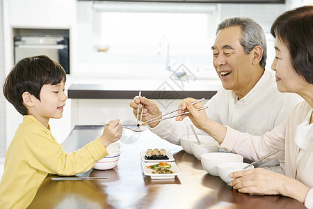 孩子吃饭祖孙一起吃饭背景