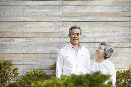 退休老年夫妇一起幸福生活图片