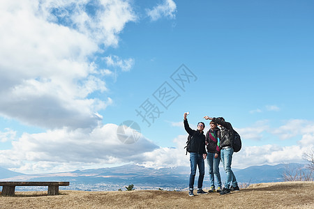 伙伴景色三人富士山带外国人图片