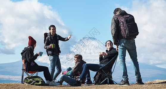 静冈旅游业伙伴富士山观看外国人图片