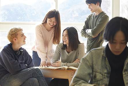 留学出国大学生课堂讨论背景