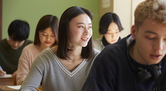 学习的女高中生图片