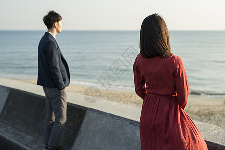 年轻女子再见恋人夫妻告别形象图片