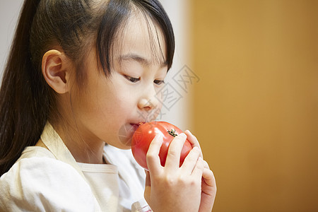碟营养女吃西红柿的孩子图片