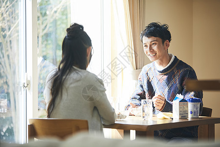 女孩进餐肖像夫妻生活早餐图片