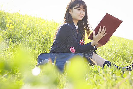 穿校服的女高中生图片