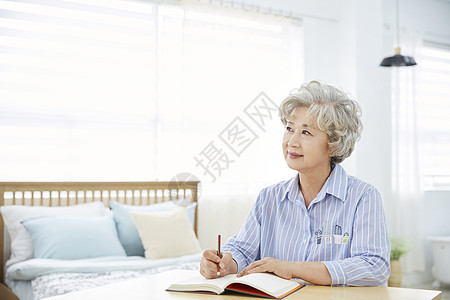 埃特卡埃特拉迷笛负责人生活女人老人韩国人图片