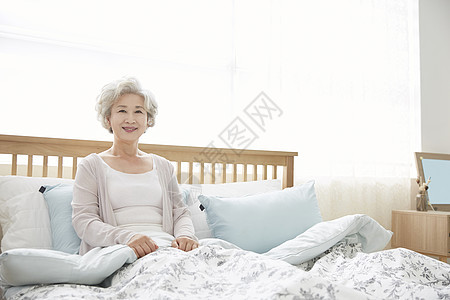 亚洲人神谕毯子生活女人老人韩国人休息高清图片素材
