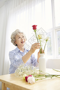 考试玫瑰花生活女人老人韩国人图片