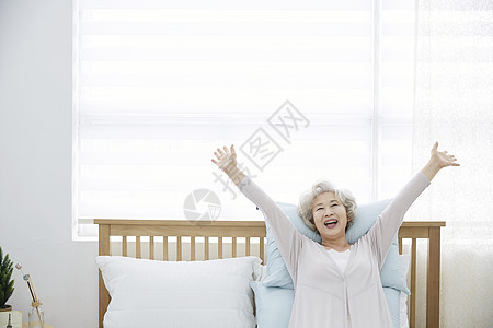 住房一个人的精神或气质迷笛生活女人老人韩国人起床高清图片素材