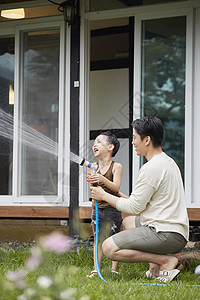 窗秘书举起生活房子花园家庭韩语高清图片