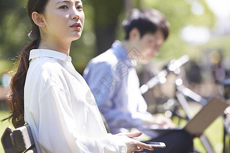 计算机商务女个人电脑公园粉碎女图片