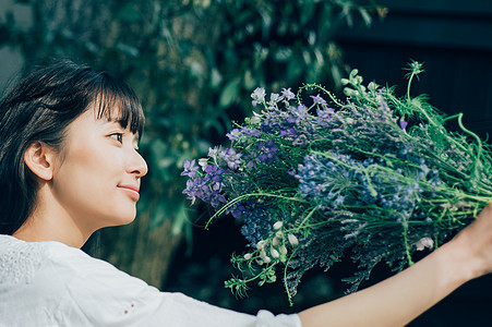 自然干花天花生活女肖像图片