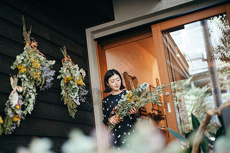 花店的一名妇女图片