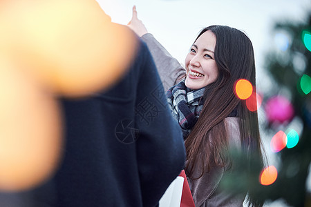 寻欢作乐美女火花一对夫妇做约会图片