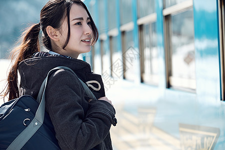 人类外套文稿空间高中女孩在多雪的图片