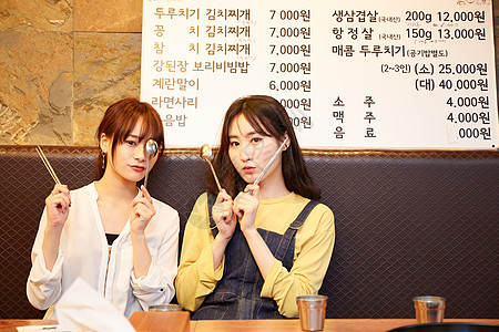 韩式减肥餐厅韩国女孩旅行韩国食品图片