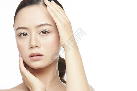 女性保湿护肤面部展示图片