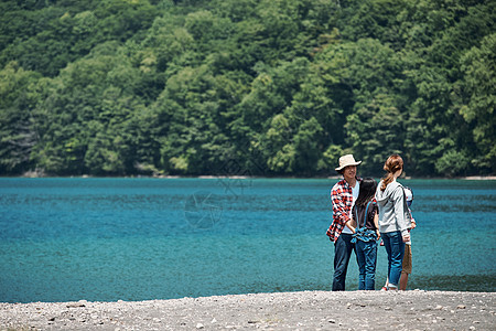 伙伴儿子三十几岁家庭旅行湖营地图片