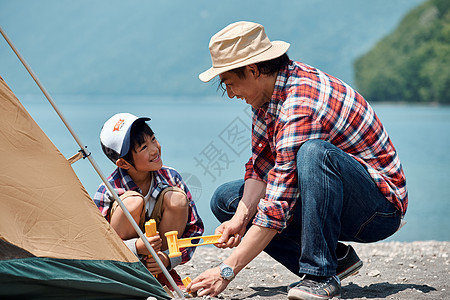 男湖滨区户外家庭旅行湖营地图片