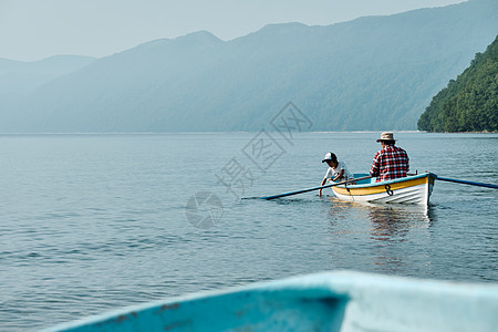 通体文稿空间二十几岁家庭旅行湖船图片