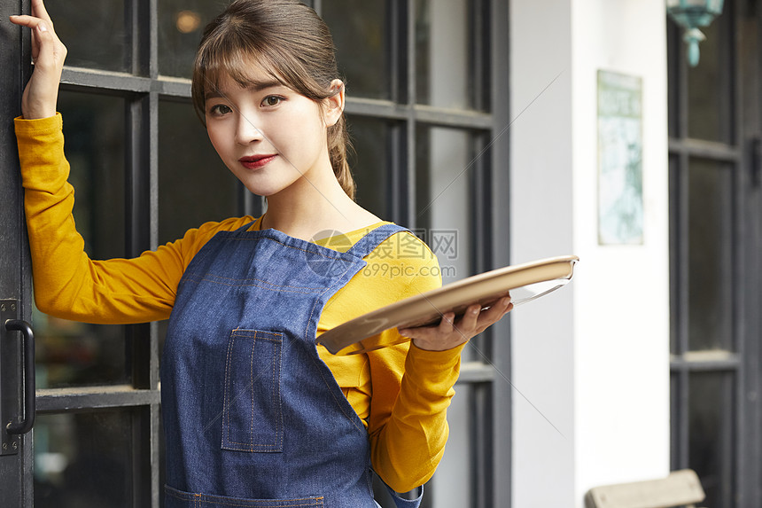 在咖啡馆的女职员图片