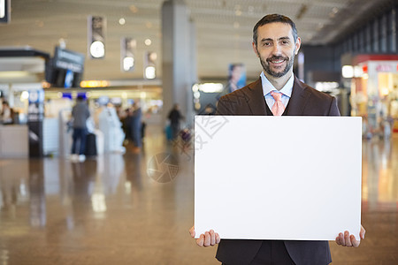 公司职员国际职业在海外商务旅行的一个商人消息在机场图片