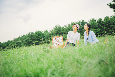 贪玩拉假日野餐女朋友图片