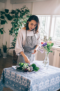 中年1人人物女生活方式花图片