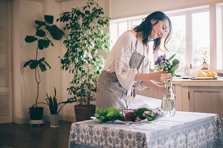 插花房间简介女生活方式花图片