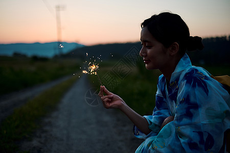 二十多岁乡村文稿空间妇女夏天yukata烟花图片
