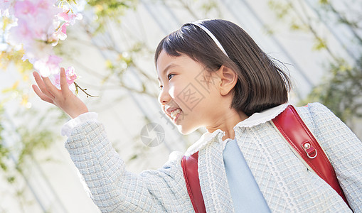 天肖像享受儿童女孩入场图片