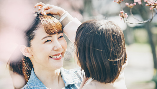 年轻的女孩女生小姑娘樱花春天图片