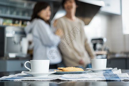 甜蜜的新婚夫妇图片