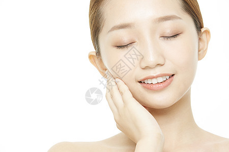 女性脸部护肤动作图片