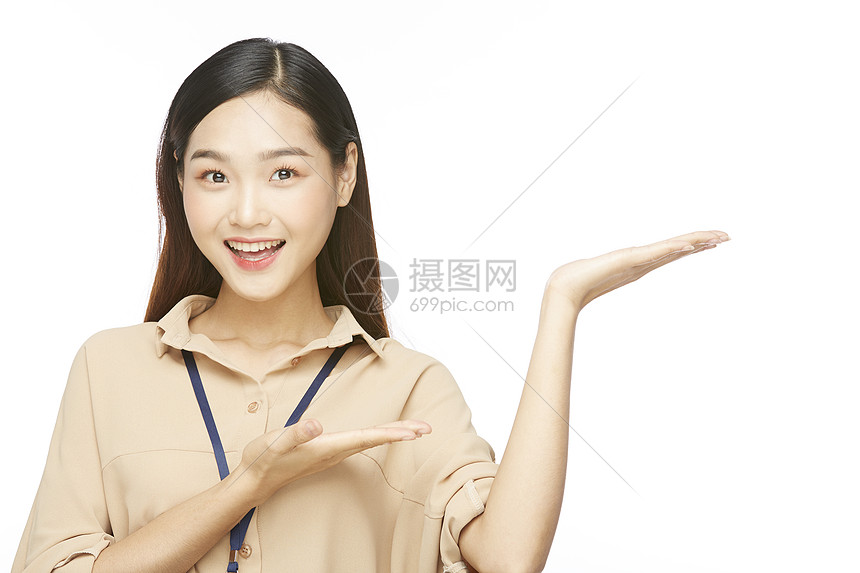 展示动作微笑的商务女性图片