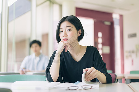 人物精美自学女大学生学习摄影合作keisenjogakuen大学背景图片