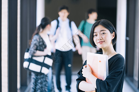 注视镜头快乐持有女大学生校园生活摄影合作keisenjogakuen大学图片