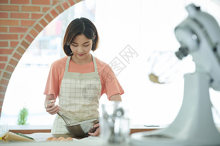 零食食品甜品女店员烹饪图片