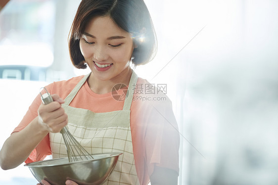 咖啡店外国人闪烁女店员烹饪图片