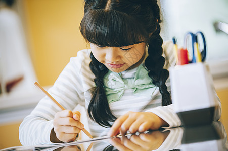 欣赏休息笑脸儿童女孩生活方式图片