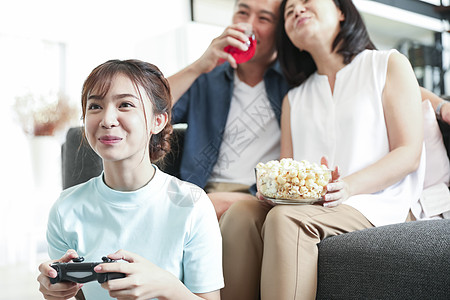 泰国人3人二十多岁家庭生活视频游戏图片
