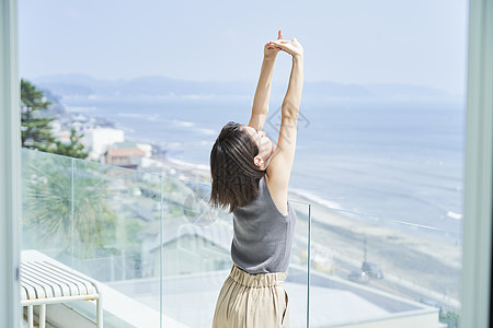 阶地胸像站立女生活方式图片