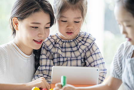 女孩幼儿园学习育儿形象it教育图片