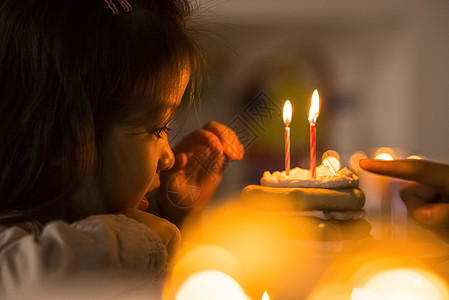生日宴会亚洲儿童一人女孩的生日穆迪背景